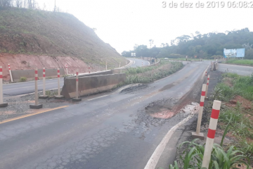 Buraco na BR-381 provoca interrupção no trânsito e atrapalha vida de motoristas