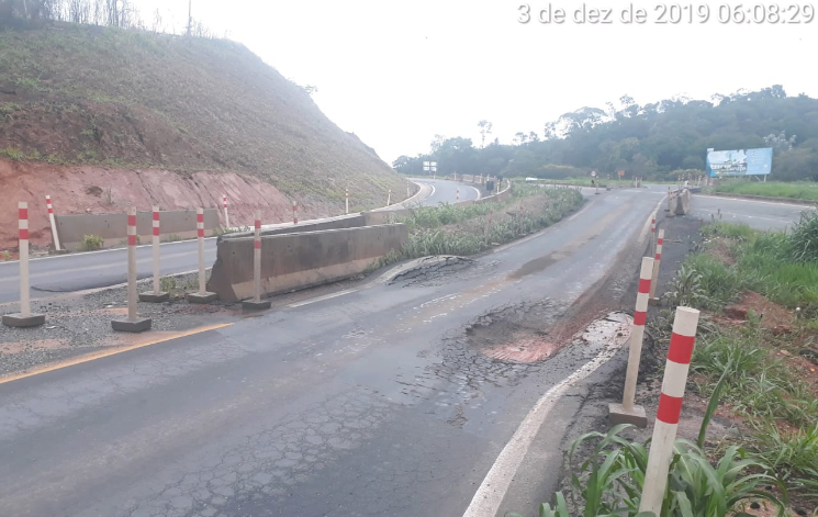Buraco na BR-381 provoca interrupção no trânsito e atrapalha vida de motoristas