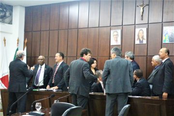 Prefeita de Monlevade se filia ao PTB e dois vereadores mudam para o Democratas