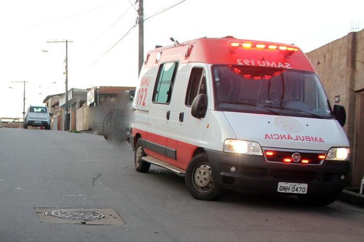 Criança solta a mão da mãe e é atropelada no bairro Bethânia