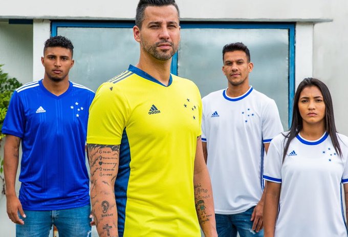 Cruzeiro mostra novas camisas da Adidas