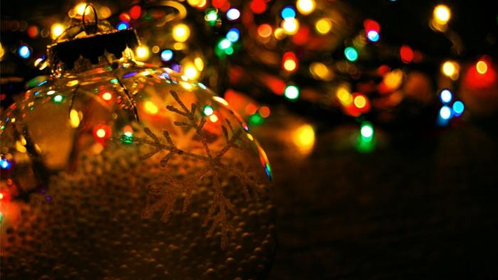 Veja como instalar enfeites de Natal sem correr riscos