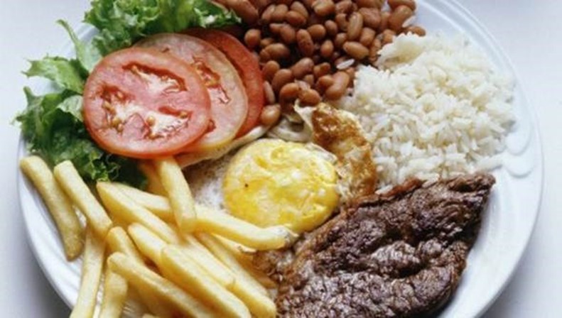 Prato feito pesa mais no bolso do brasileiro