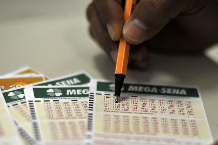 Mega-Sena acumula; prêmio vai a R$ 7 milhões