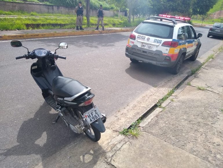 Moto furtada é encontrada abandonada no bairro Praia, em Itabira