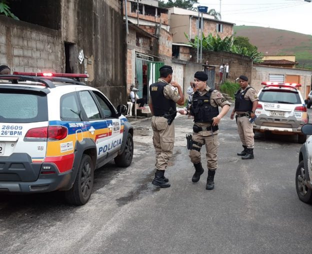 PM prende um dos suspeitos de ter atirado em mulher grávida em Itabira