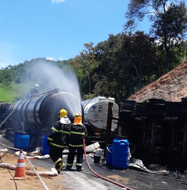 PRF e Bombeiros tomam últimas ações para liberar completamente a BR-381 em Nova Era