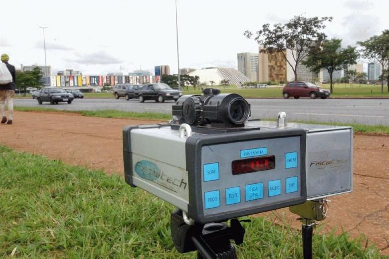 Juiz derruba decisão do governo e determina volta de radares móveis em rodovias