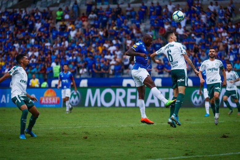Cruzeiro é rebaixado para a Série B; confusão encerra jogo mais cedo no Mineirão