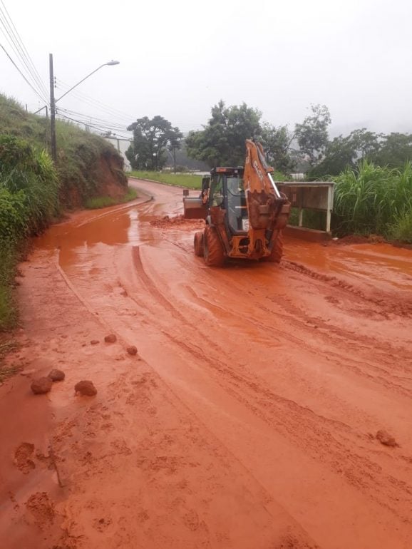 Estrada que liga ao Nova Cachoeirinha é liberada em meia pista em Monlevade