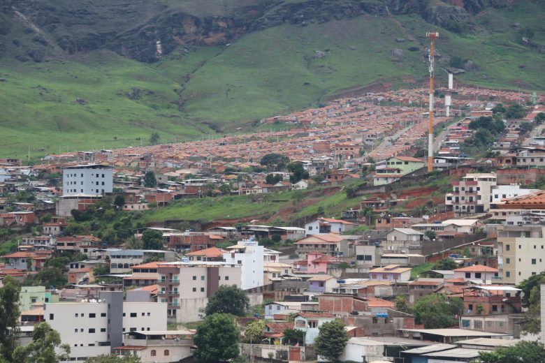 Monlevade amanhece já com protestos no bairro Planalto