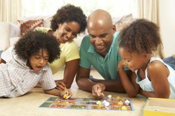 Jogos de tabuleiros podem ser boas opções para a diversão nestas férias escolares