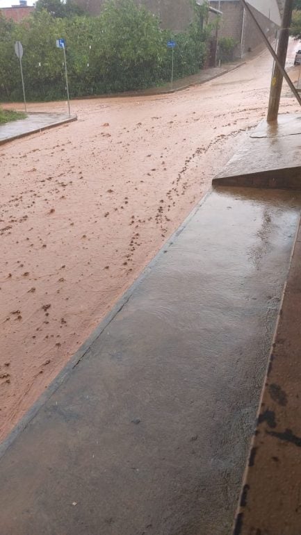 Alvo de críticas em setembro, asfaltamento na rua 9 em Monlevade volta a gerar polêmica