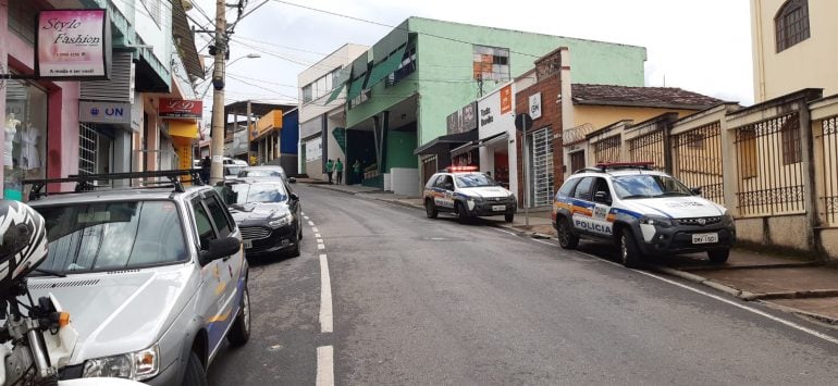 Três assaltam loja e levam acessórios folheados a ouro em Itabira