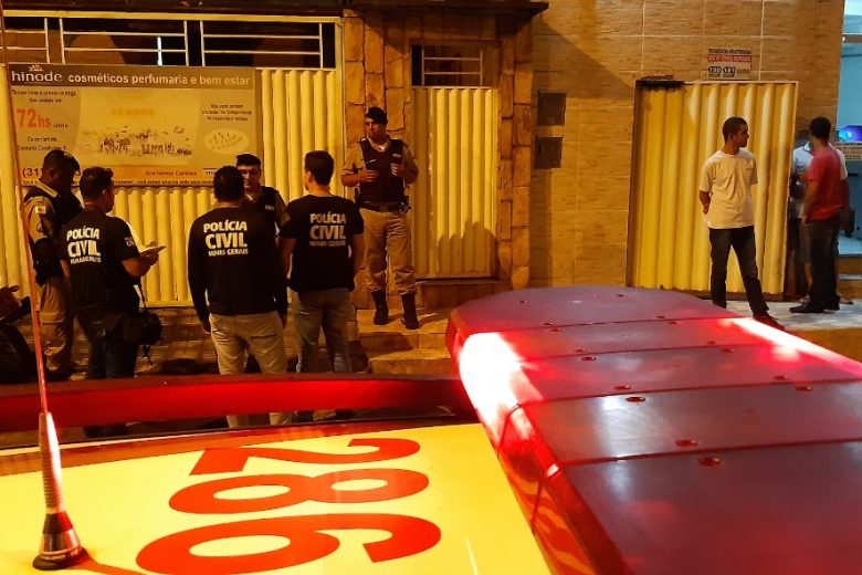 Homem é assassinado a tiros dentro de bar em Itabira