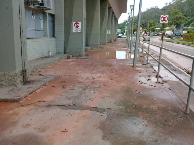 Lama na Policlínica, dique estourado: Prefeitura lista estragos da chuva em Monlevade