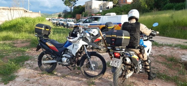 Quatro suspeitos são detidos com drogas após perseguição policial em Itabira