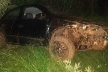 Gol capota em ribanceira e jovem fica ferido no bairro Valença