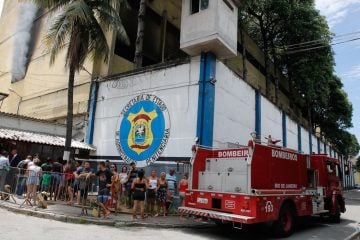 Bombeiros controlam incêndio em presídio no Rio de Janeiro