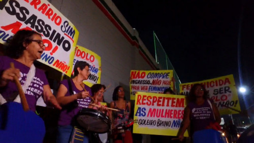 Torcedores do Operário-MT protestam contra contratação do goleiro Bruno