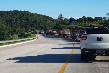 Acidente causa 4km de congestionamento na BR-381 neste sábado