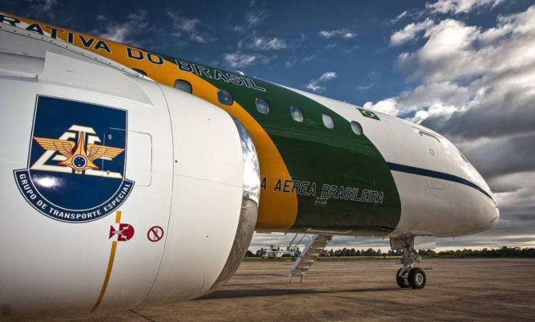 Secretário executivo da Casa Civil é exonerado por usar avião da FAB