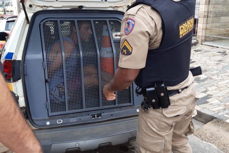 Polícia prende dois suspeitos após furto à residência em Itabira