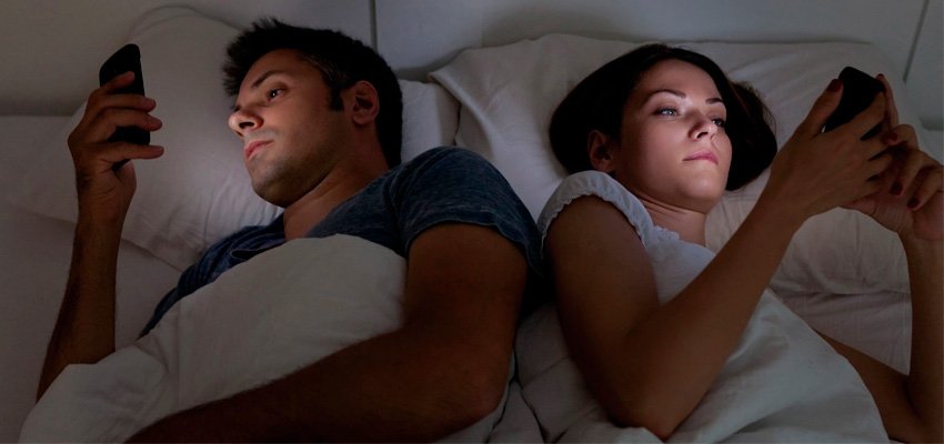 70% dos mineiros usam celular antes de dormir, aponta levantamento do INER
