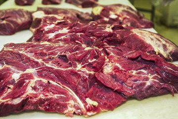 Carne bovina subiu quase 40% nos últimos 12 meses, segundo FGV: qual o impacto nos bares e restaurantes?