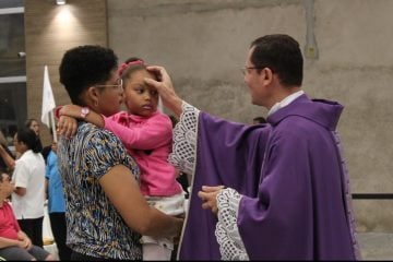 “Não podemos nos sujar nas cinzas da hipocrisia”, alerta Padre Uelinton na abertura da quaresma
