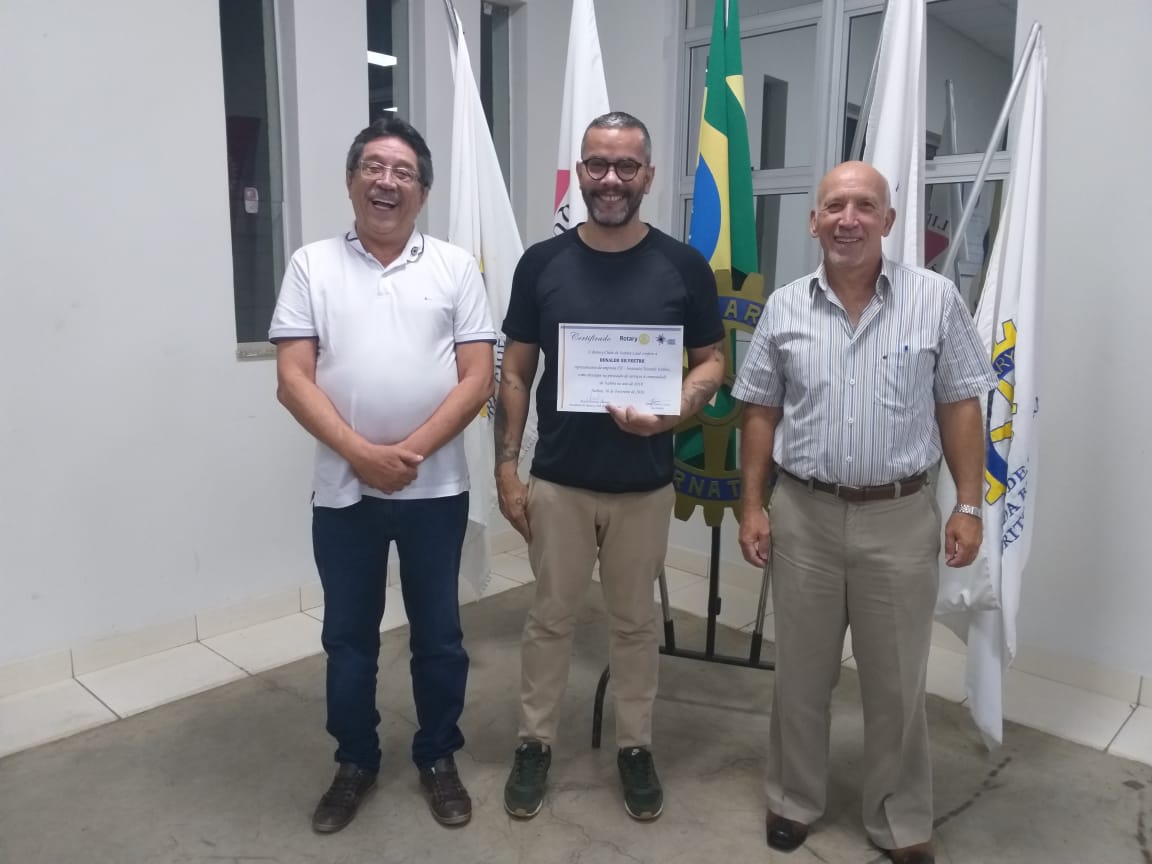 Rotary de Itabira entrega homenagem a Ronaldo Silvestre por trabalho no ITI