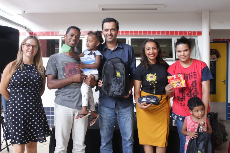 Prefeitura de Mariana distribui material escolar para alunos da rede municipal
