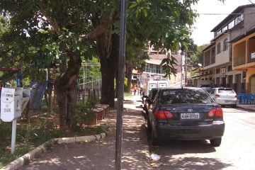 Estacionamento proibido na praça Geraldo Julião, no bairro Machado