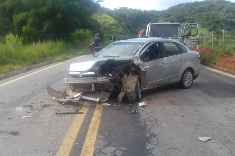 Acidente deixa um morto e cinco feridos na MG-120 em Ferros