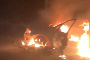 Carro pega fogo e deixa trânsito lento na BR-381; veja vídeo