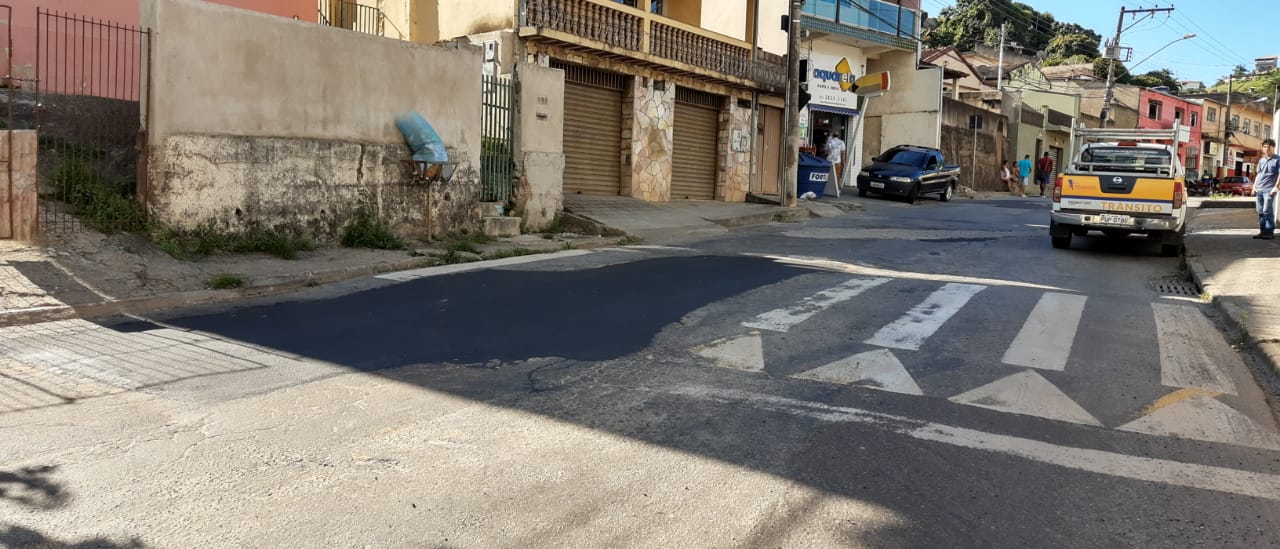 Após chuvas, Prefeitura executa operação tapa-buracos em Itabira