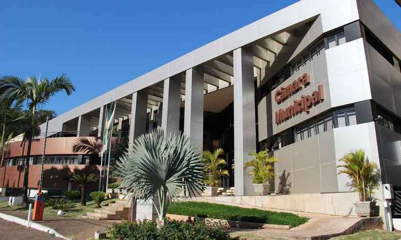 Ainda sem data para concurso, Câmara de Itabira gastará mais de R$ 800 mil com novas contratações