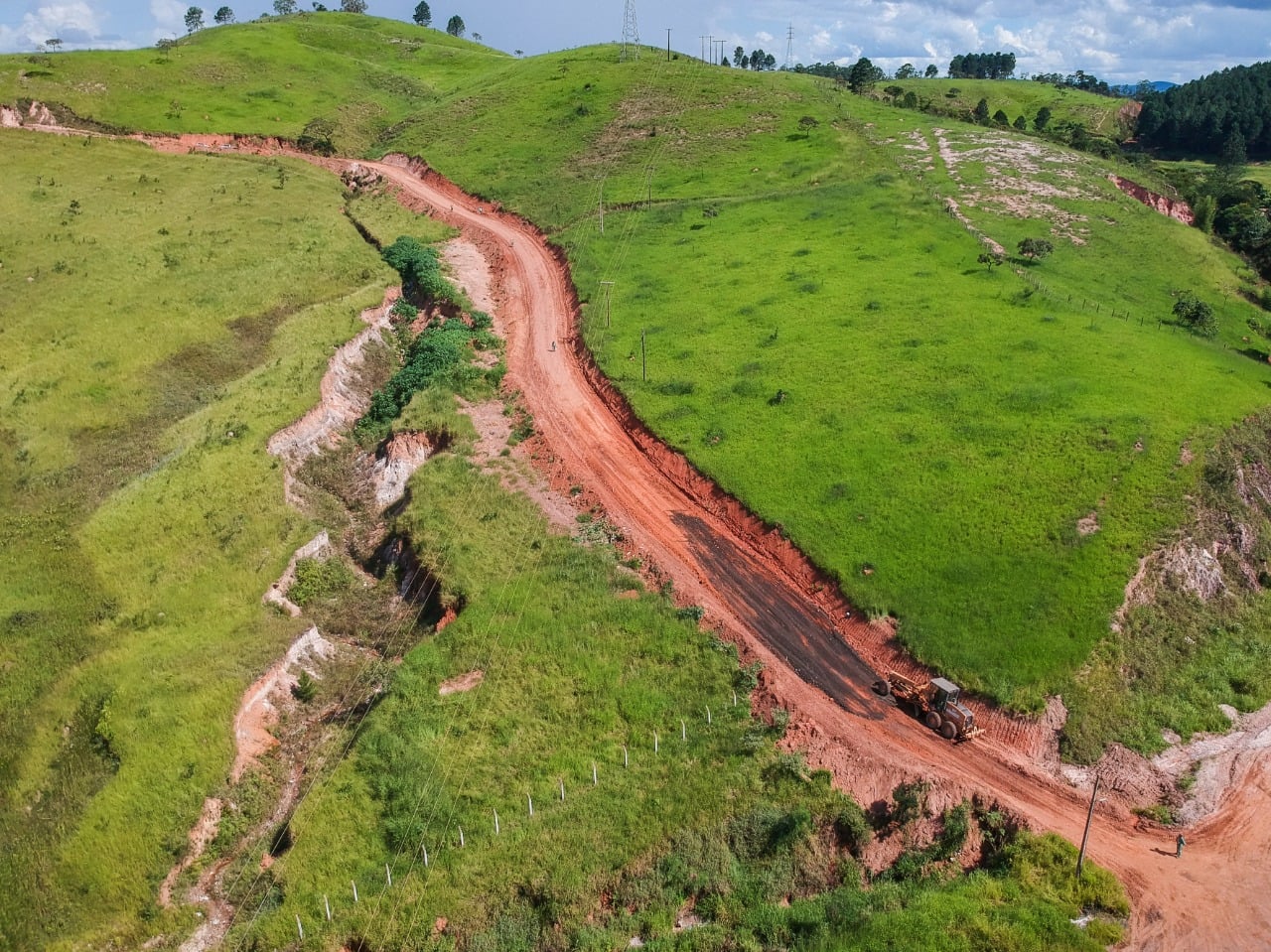 Etapa final de pavimentação tem início no Alto da Barbacena, no bairro Pedreira