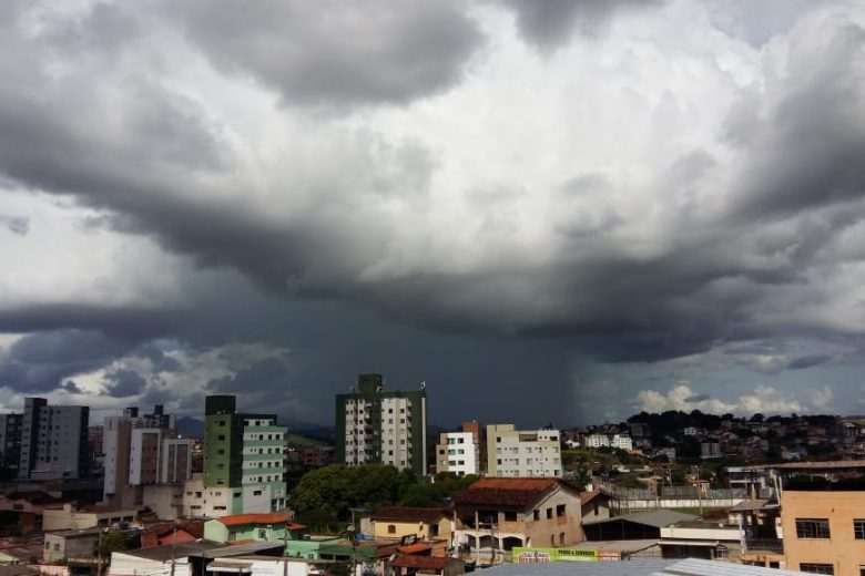 Previsão do tempo: chuva persistente e calor em Itabira
