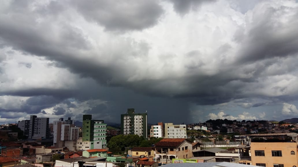 Previsão do tempo: chuva persistente e calor em Itabira