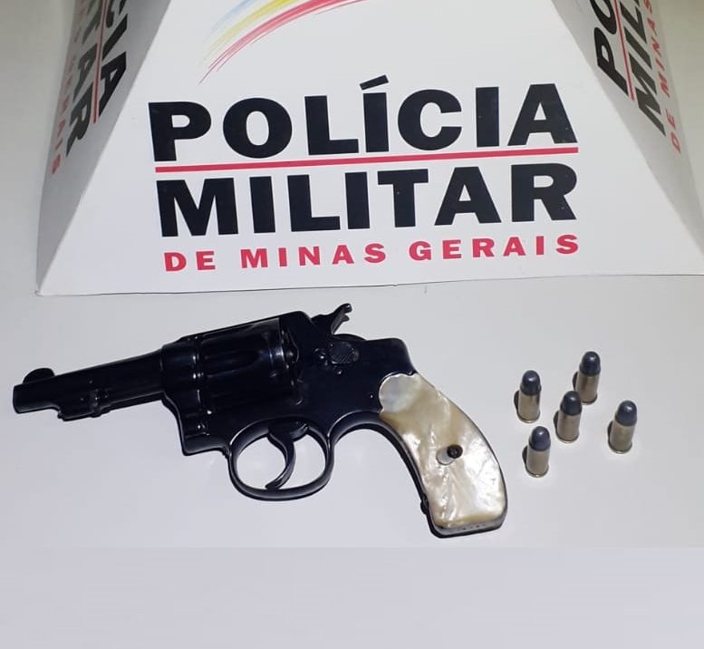 Três são detidos após roubo à mão armada na Praça do Areão