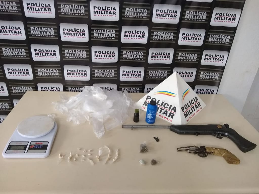 Três são detidos com drogas e armas dentro de casa em João Monlevade