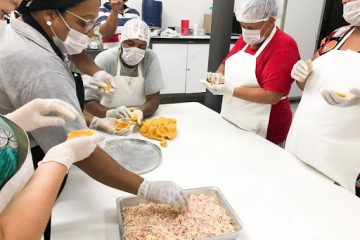 Sistema Prisional promove capacitação de salgadeiro para ex-detentos
