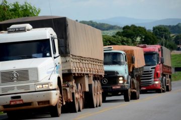 Veículos de carga com dimensões excedentes enfrentam restrições nas estradas durante o feriado de Corpus Christi