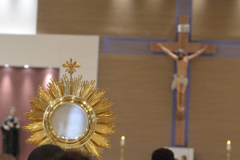 Adoração ao Santíssimo acontece pelas ruas de Itabira nesta quinta