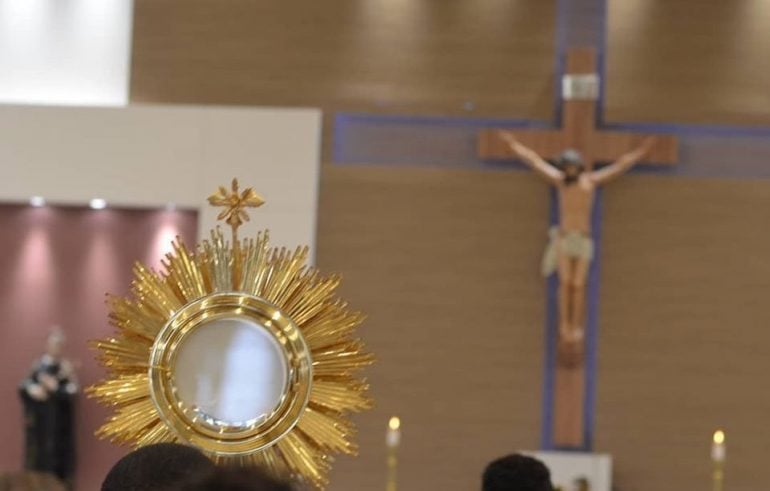Adoração ao Santíssimo acontece pelas ruas de Itabira nesta quinta