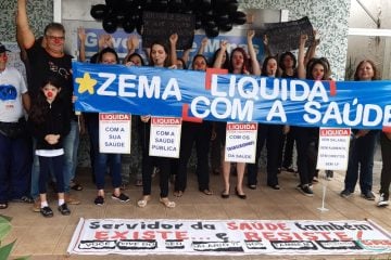 Reivindicando pagamentos atrasados, servidores da GRS manifestam em Itabira