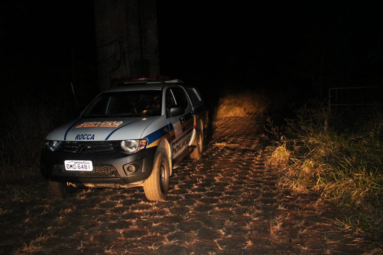 Carro é levado após casal ser assaltado no Alto dos Pinheiros
