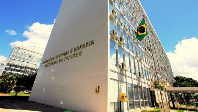 Turismo quer FGTS e seguro para empregados do setor