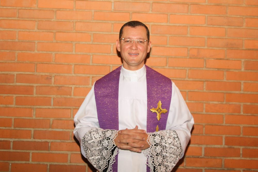 Padre Ueliton toma posse como Vigário Episcopal da Diocese de Itabira